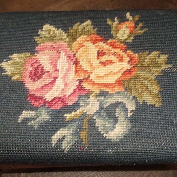 Vintage hand embroidered wood footstool - Picture 5 of 6